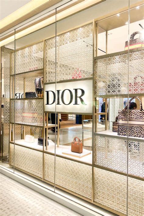 dior shop images.